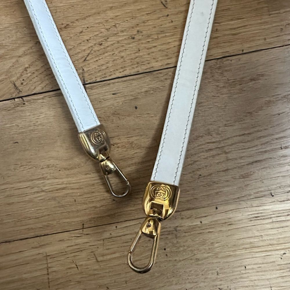 Gucci white leather strap with gold hardware - Picture 3 of 4